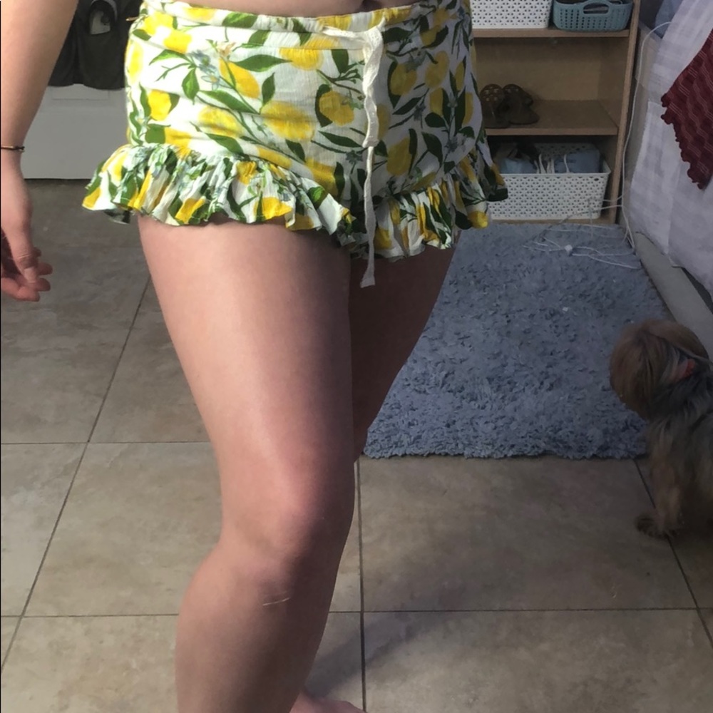 Lemon float shorts